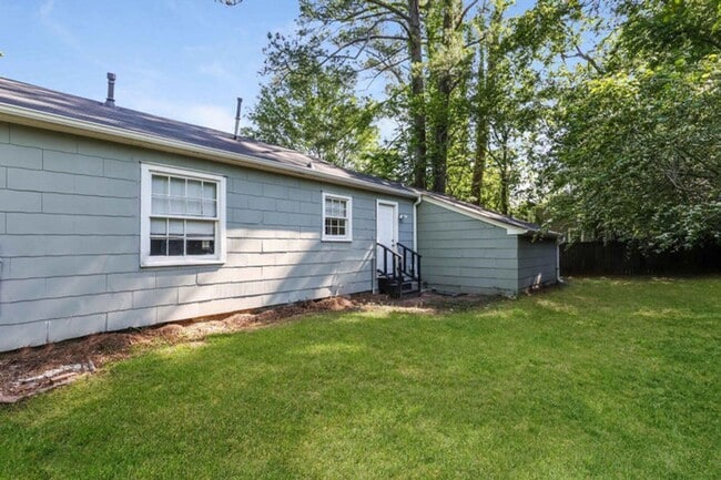 Building Photo - Charming 4 bed 2 bath renovated home