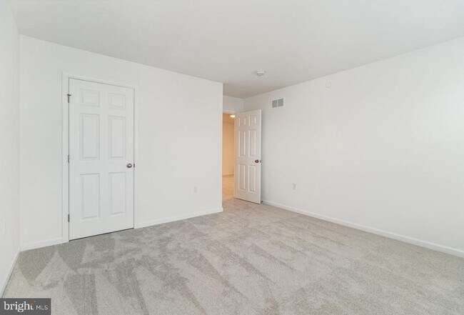 Building Photo - 7870 Briarwood Dr