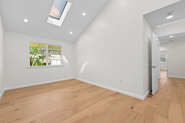 Building Photo - 2067 Laukahi St