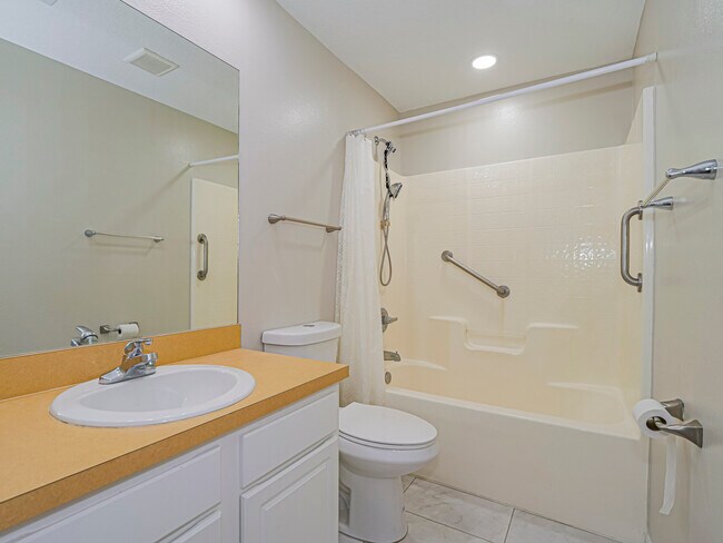 Building Photo - 105 Briarcliff Cir