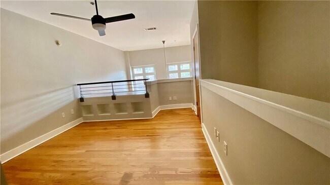 Building Photo - 1221 Caroline St NE