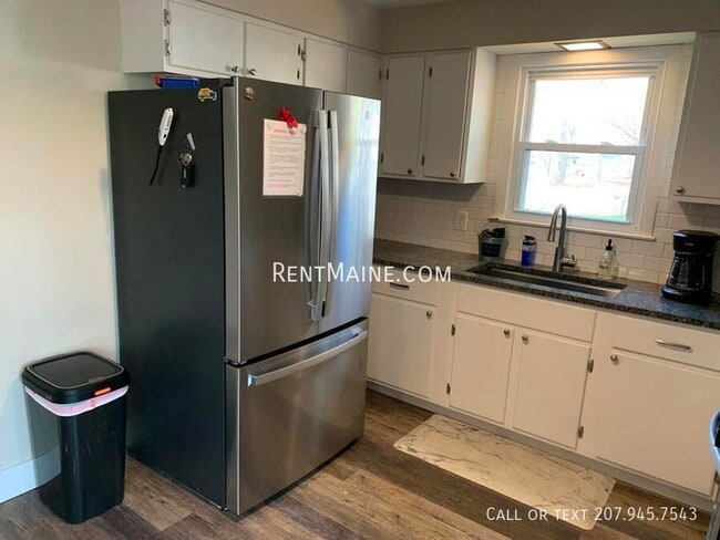 Building Photo - 5 Spencer St