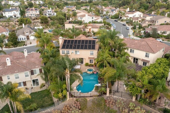 Building Photo - Beautiful 4 Bedroom 4 Bath House with Pool & Spa in Arroyo Vista