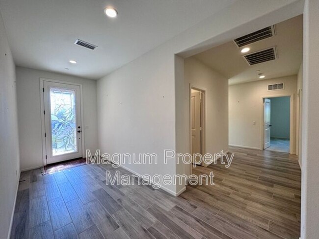 Building Photo - 34913 Limecrest Pl