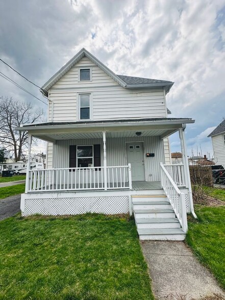 Building Photo - 15 Van Patten St