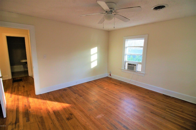 Building Photo - 505 S Oak St