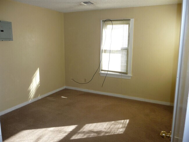 Building Photo - 2211 NW Crosby Ave