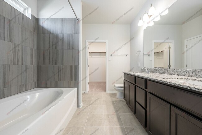Building Photo - 711 Friars Lndg Dr