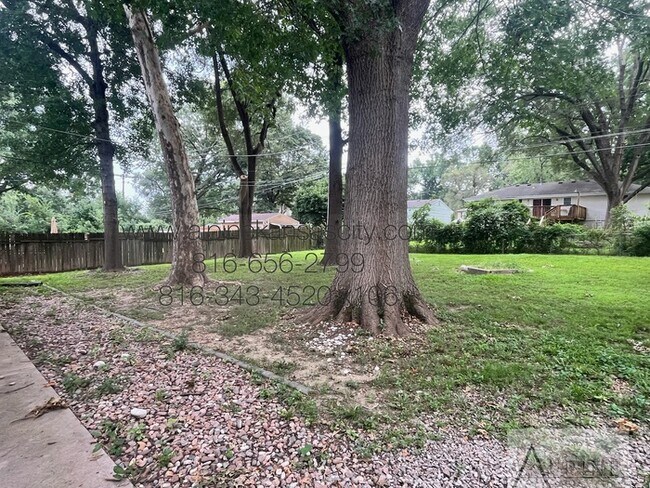 Building Photo - Ranch Home in Gracemor.