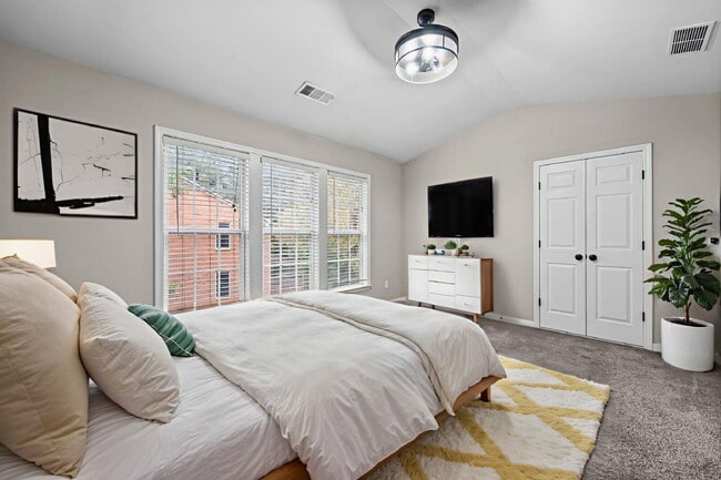 Building Photo - 5149 Manerdale Dr SE