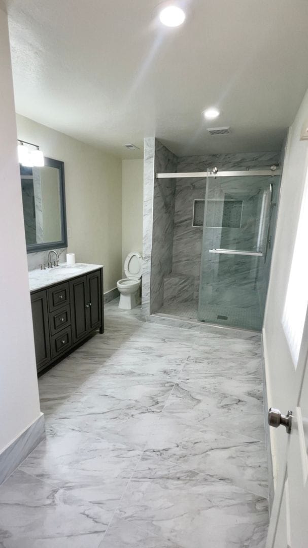 Building Photo - Remodeled Duplex close to the beach