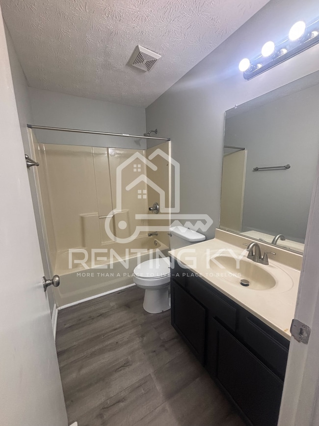 Building Photo - Updated 2-Bed, 1.5-Bath Townhome with a Garage!