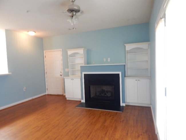 Building Photo - 301 McKenna Cir