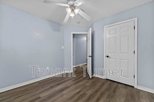 Building Photo - 13300 St Martin Dr