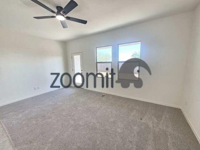 Building Photo - BEAUTIFUL HOME 4 BEDROOMS 3 BATHS!