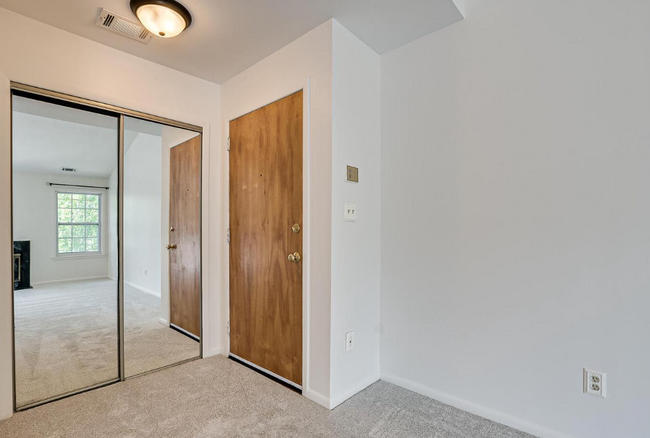 Building Photo - 119 Acadia Ct