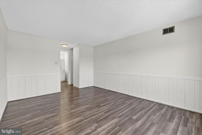 Building Photo - 307 Yoakum Pkwy