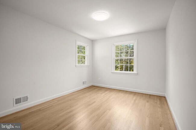 Building Photo - 7109 Radnor Rd