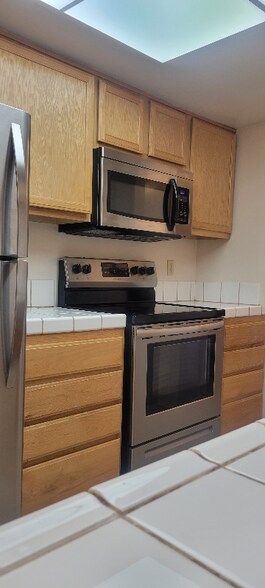 Building Photo - 50 Bisset Ct