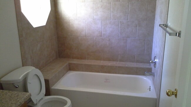 Building Photo - Vizcaya Condo in Gated Community
