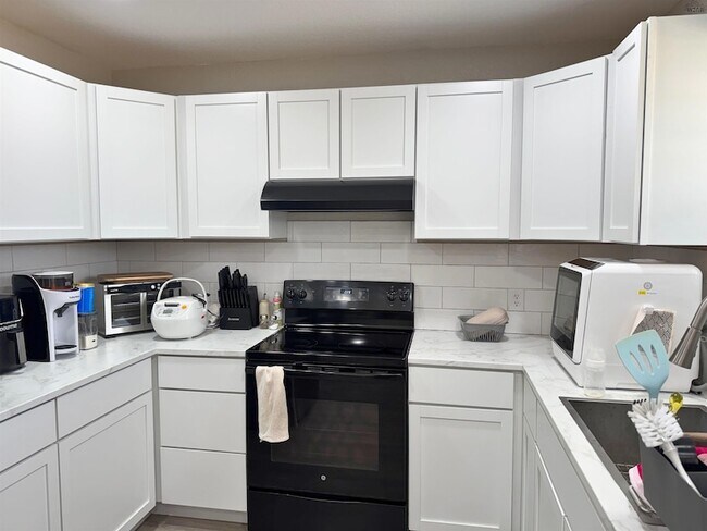 Building Photo - 1112 Lisa Ln