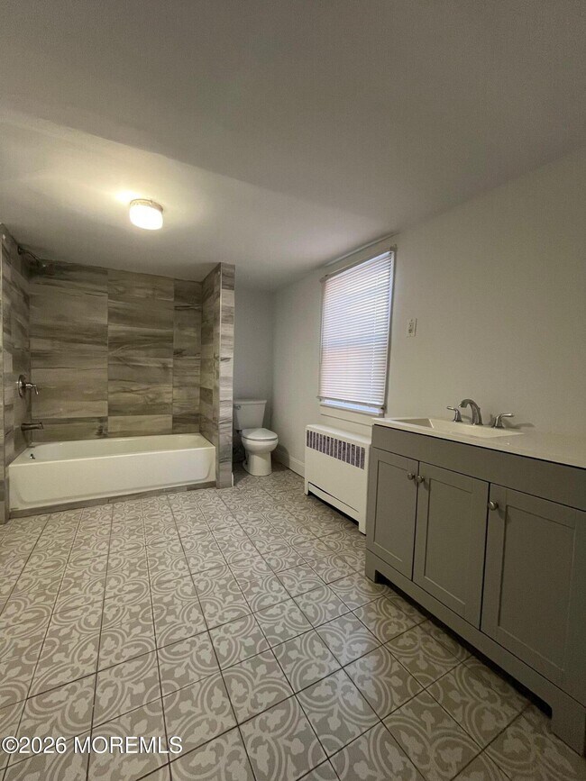 Building Photo - 11 Main St