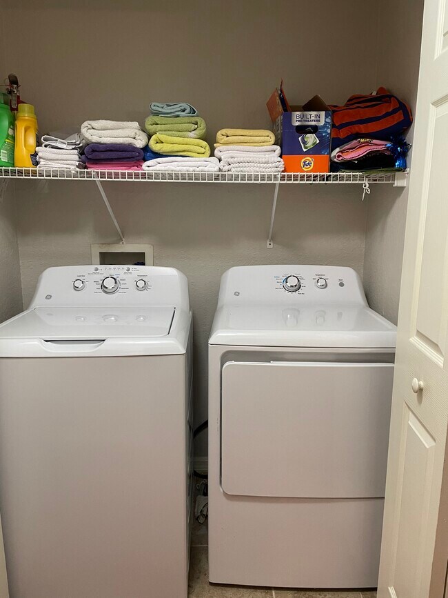 Building Photo - 8821 Manor Loop