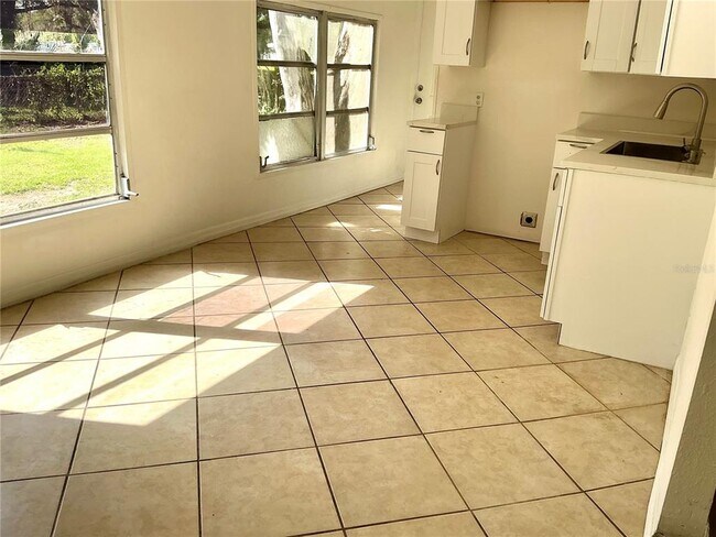 Building Photo - 3495 Forest Dr