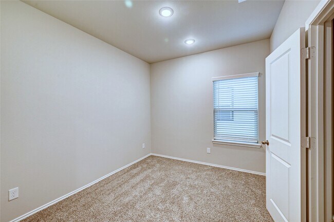 Building Photo - 10196 Barberry St