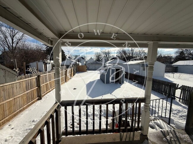Building Photo - Cozy 2-Bed Home with Gleaming Hardwood Floors in Toledo!