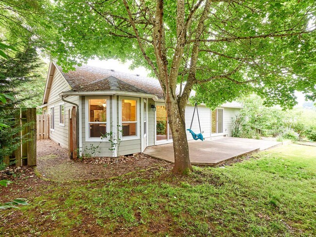 Building Photo - 3 bed, 2 bath single-level home in South Salem