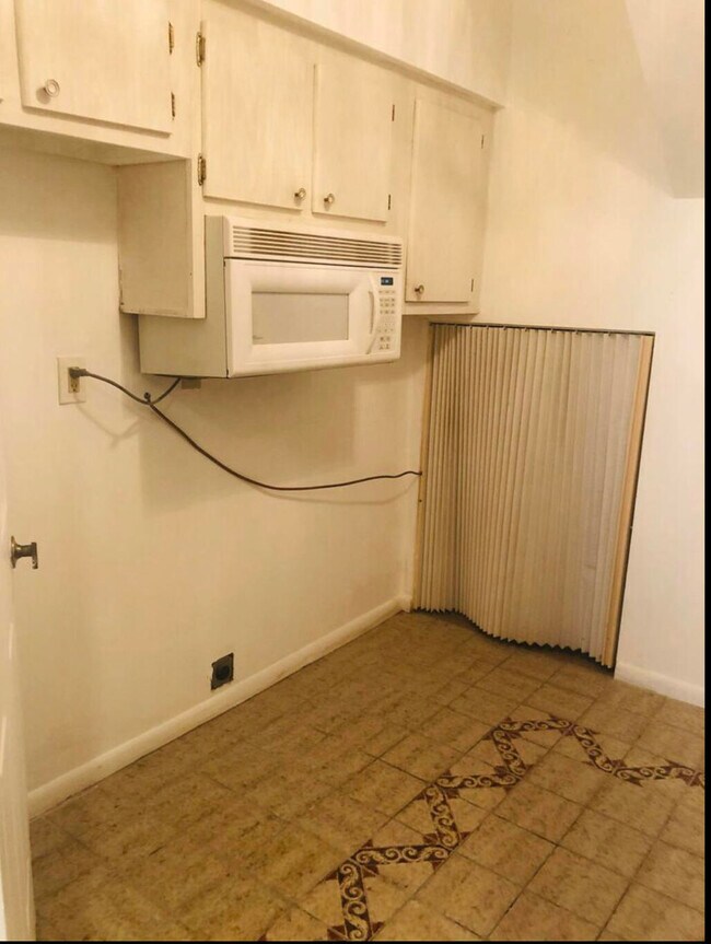 Building Photo - 301 Ocean Dr