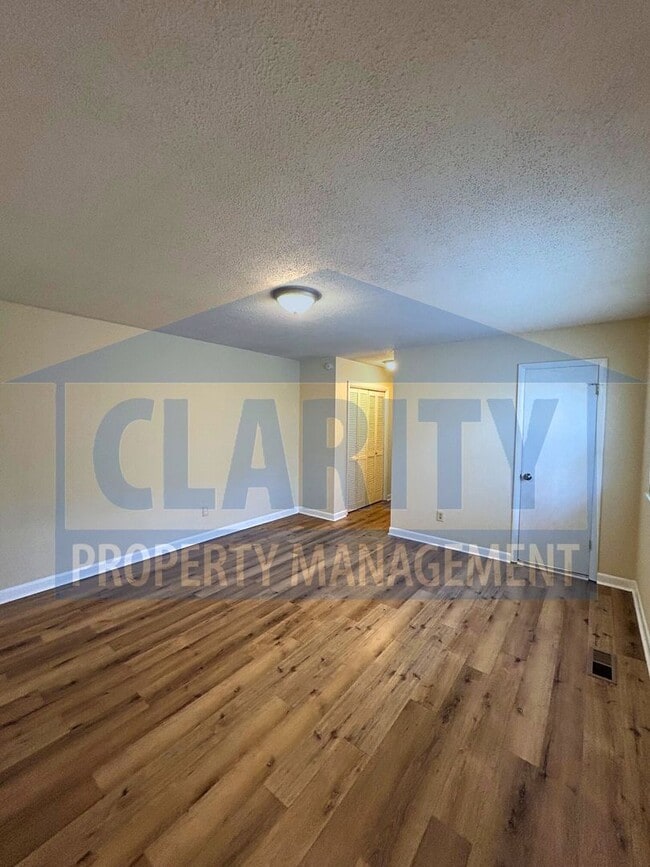 Building Photo - Three bedroom home w/ two bonus rooms!