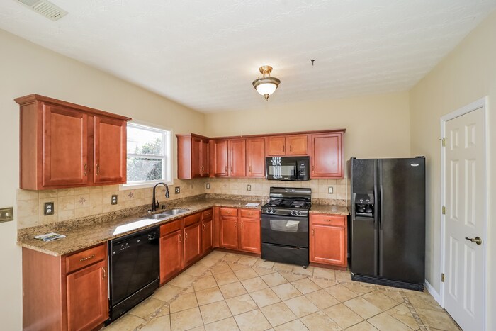 Building Photo - 407 Glenleigh Dr