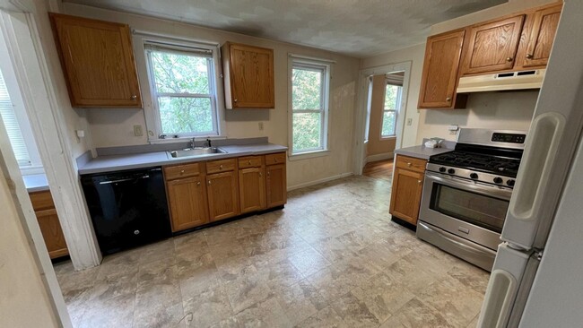 Building Photo - 296 Highland Ave