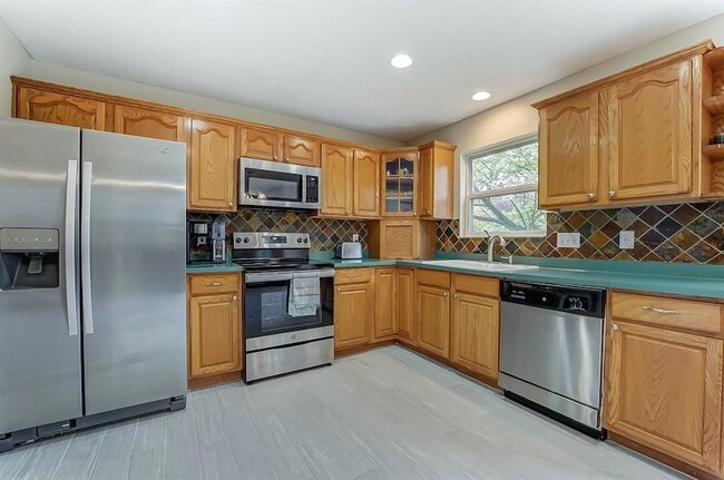 Building Photo - 6377 Willow Ln