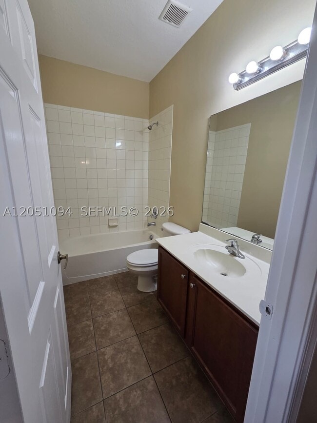 Building Photo - 2851 Prospect 404