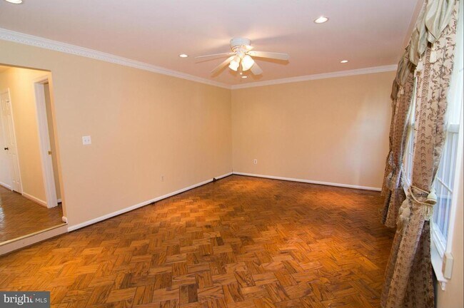 Building Photo - 222 Apple Blossom Ct