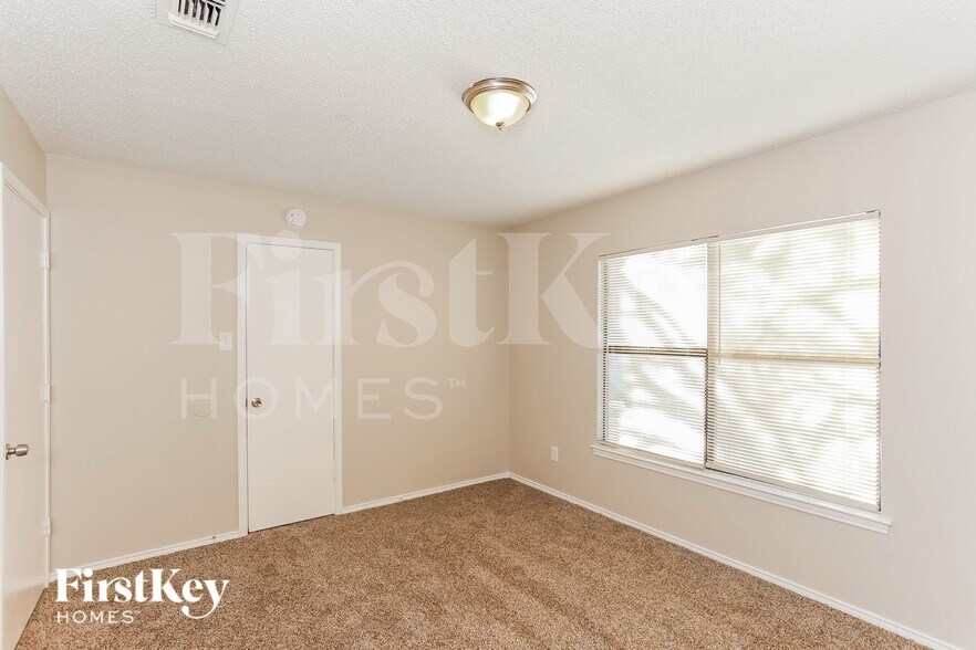 Building Photo - 6000 Lavaca Dr