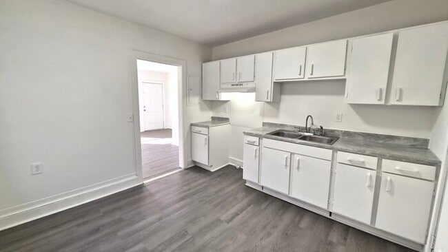 Building Photo - For Rent: Renovated Three Bedroom House in Sumter SC!