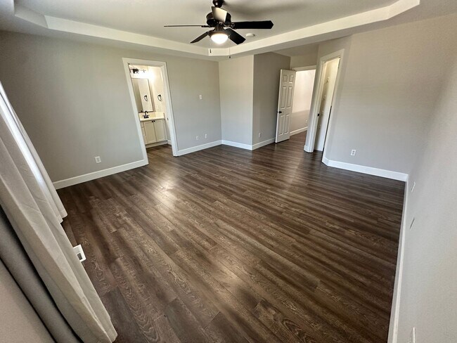 Building Photo - Beautiful Spacious Luxury Home