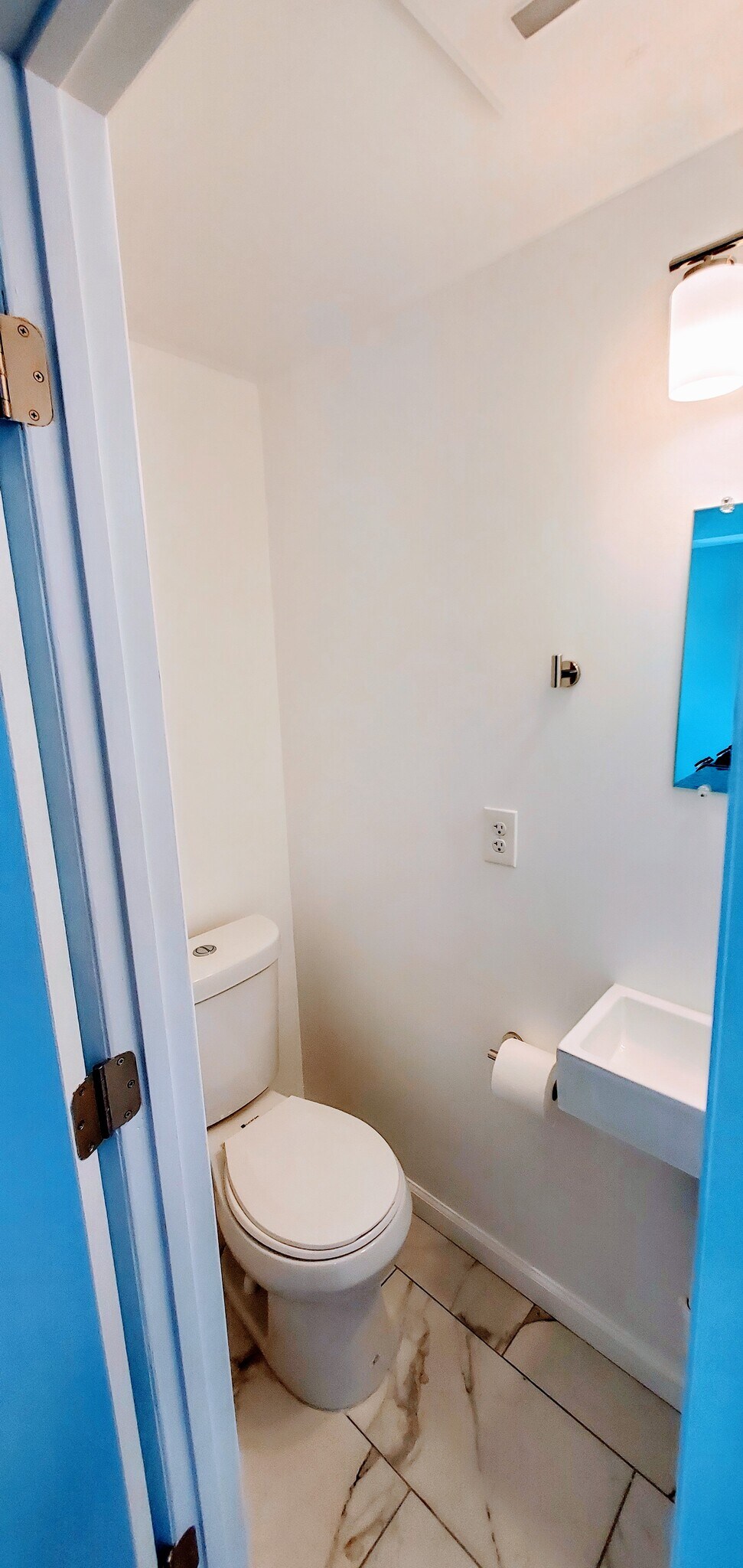 Half bath (main level) - 4223 Gault Pl NE