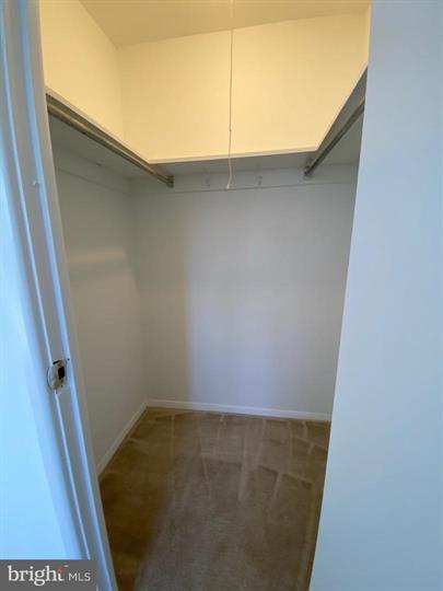 Building Photo - Spacious top-floor garden condo with updat...