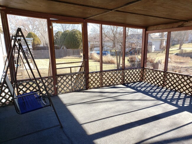 Building Photo - Spacious Olathe Home-Available in MARCH!!