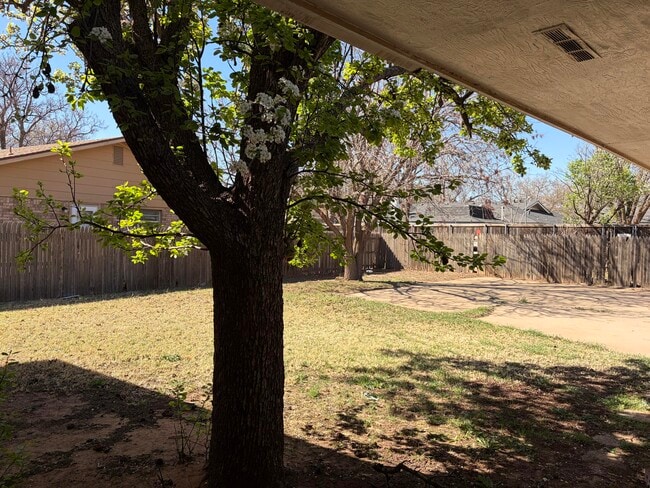 Building Photo - 3404 70th Dr