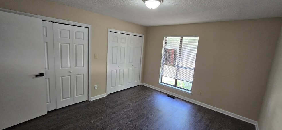 Building Photo - 4901 Wallingford Dr