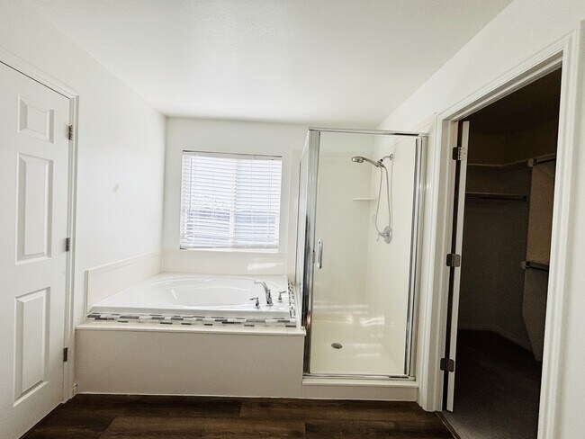 Building Photo - 1094 1825 W