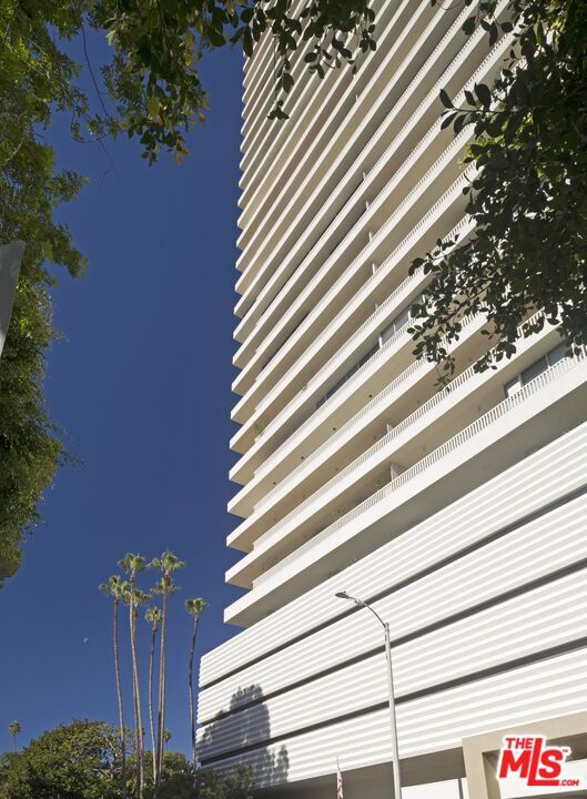 Building Photo - 9255 Doheny Rd
