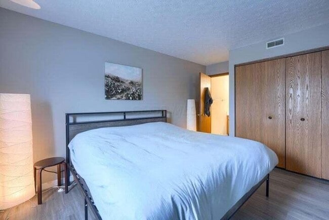 Building Photo - 5484 Cedar Springs