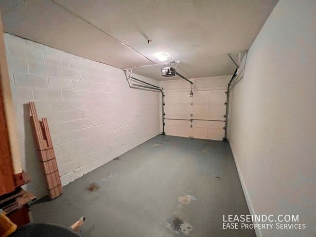 Building Photo - 1445 Hampton Hill Cir